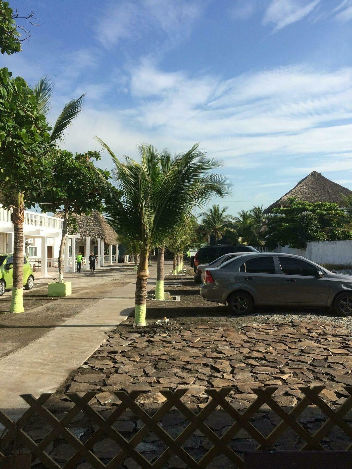 Tortugas Place Hotel Y Bungalos Monterrico Exterior foto